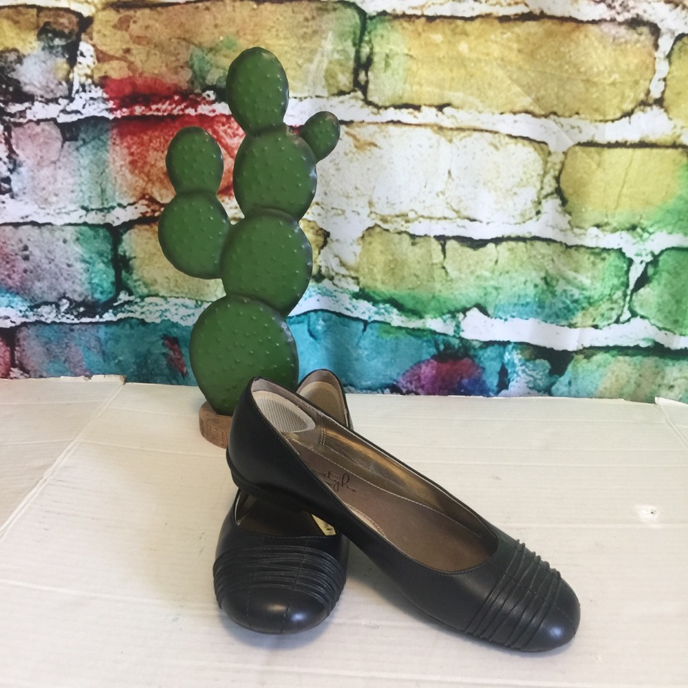 Black ballet flats soft style hush puppies size 6